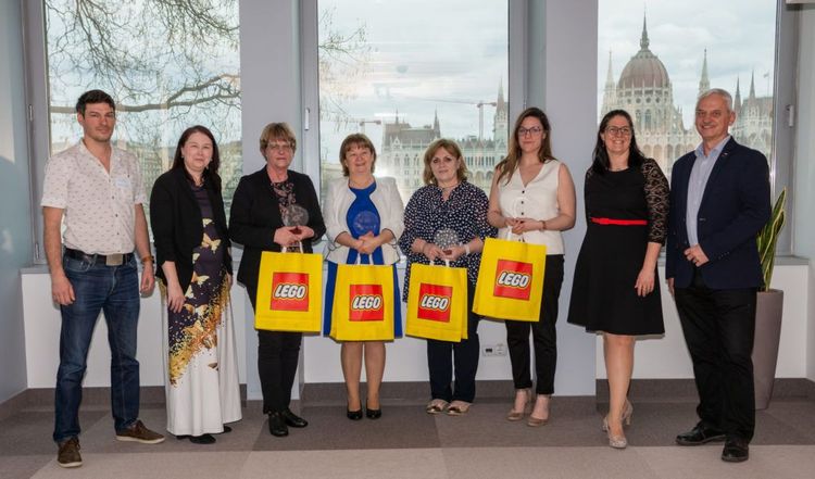 Kolléganőnk megnyerte a Lányok Napja Tanári Díjat