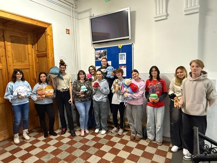 PLÜSS-PÉNTEK A KERSULIBAN!